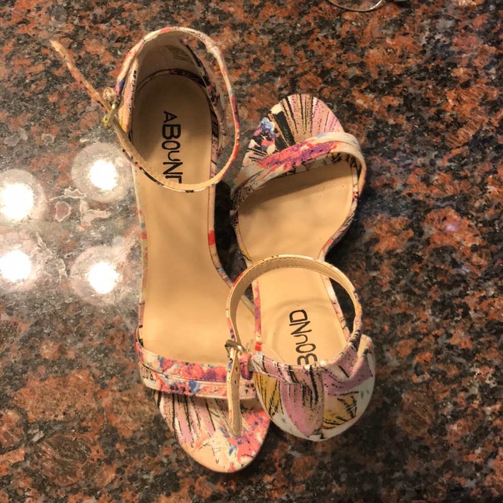 Abound printed heel